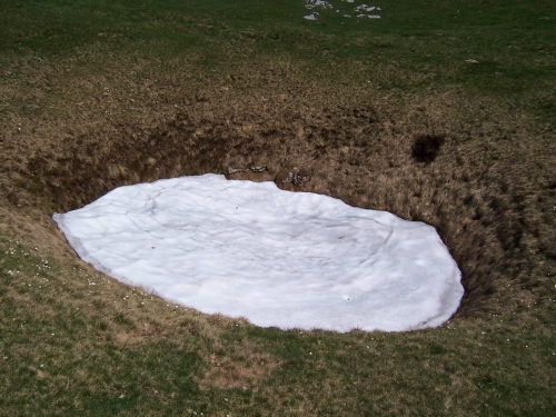 un doline pleine de neige